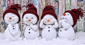 Vier lustige Schneemänner Figuren