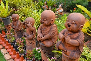 Buddha Figuren Gruppe wetterfest im Garten