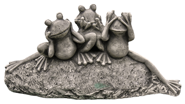 Drei Frösche auf Stein teichfigur